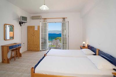 دیمیتریز استودیز