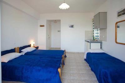 دیمیتریز استودیز