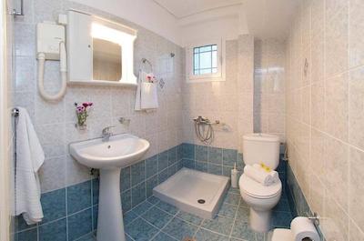 دیمیتریز استودیز