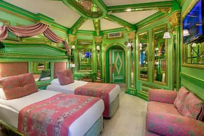 کلاب هتل سرا