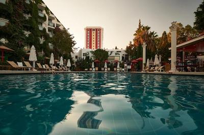 کلاب هتل سرا