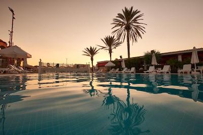 کلاب هتل سرا