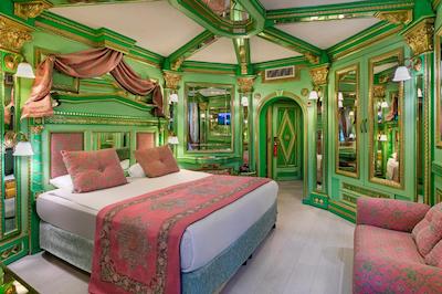 کلاب هتل سرا