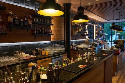 کلاب هتل سرا