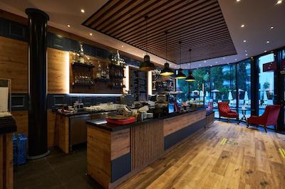 کلاب هتل سرا