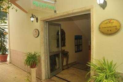 ناسا فلرا هتل