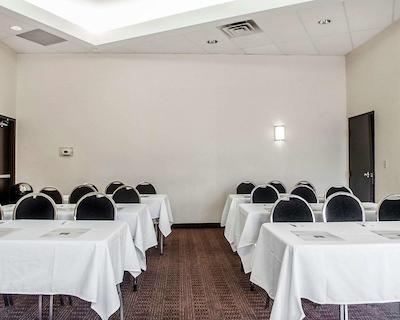 کمفرت ترنتو آیرپرت نرد