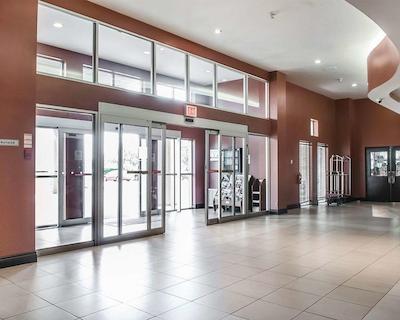 کمفرت ترنتو آیرپرت نرد