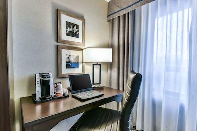 کمفرت ترنتو آیرپرت نرد