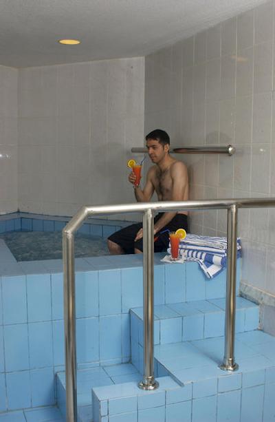 دز این هتل سویتز امان