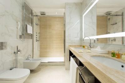 آلف رم هتل کوریو کالکشن بای هیلتون