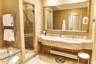 سان کلمنت پالاس کمپینسکی ونیس