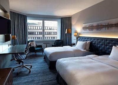 هیلتون استراند