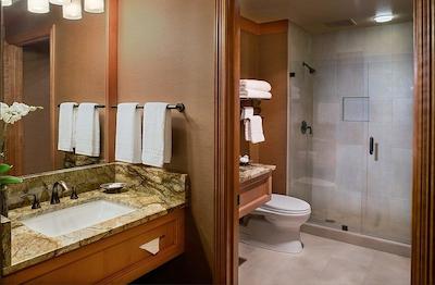 د ویمینگ این اُف جاکسُن هل