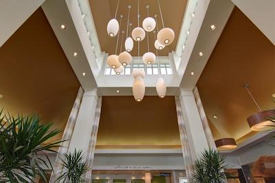 هیلتون گاردن این کالگاری آیرپرت