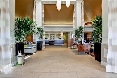 هیلتون گاردن این کالگاری آیرپرت