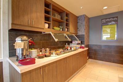 هیلتون گاردن این کالگاری آیرپرت