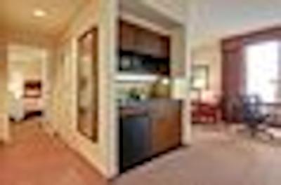 هیلتون گاردن این کالگاری آیرپرت