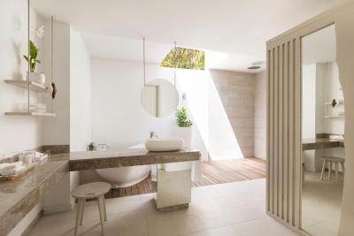 لوکس* ساوت آری آتول