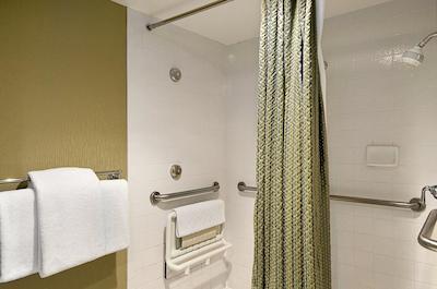 پوینت هیلتون تاپاتیو کلیفز ریزرت