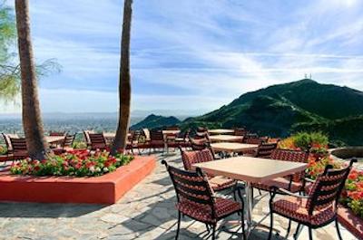 پوینت هیلتون تاپاتیو کلیفز ریزرت