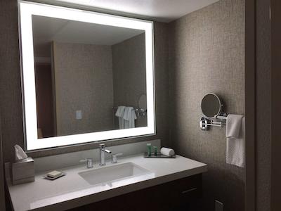 پوینت هیلتون تاپاتیو کلیفز ریزرت