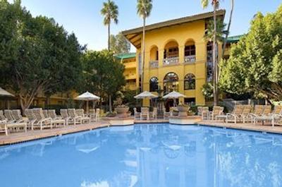 پوینت هیلتون تاپاتیو کلیفز ریزرت