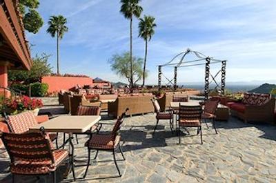 پوینت هیلتون تاپاتیو کلیفز ریزرت