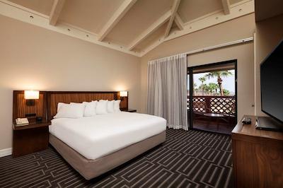 پوینت هیلتون تاپاتیو کلیفز ریزرت