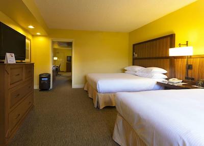 پوینت هیلتون تاپاتیو کلیفز ریزرت