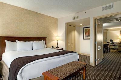 پوینت هیلتون تاپاتیو کلیفز ریزرت