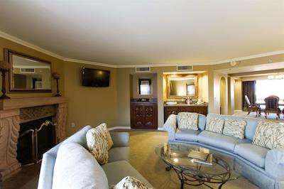 پوینت هیلتون تاپاتیو کلیفز ریزرت