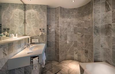 رادیسن بلو هتل هال-مرسبورگ