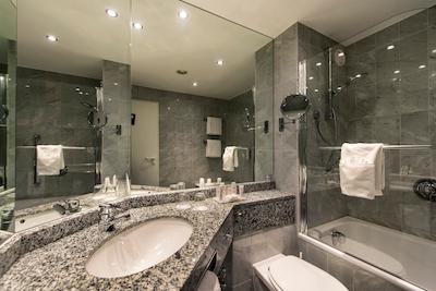 رادیسن بلو هتل هال-مرسبورگ