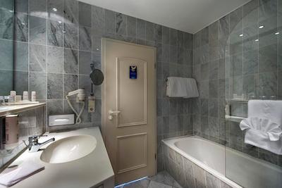 رادیسن بلو هتل هال-مرسبورگ