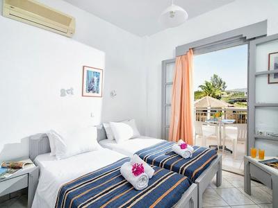 ایفیجنیا اپارتمنتز