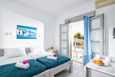 ایفیجنیا اپارتمنتز