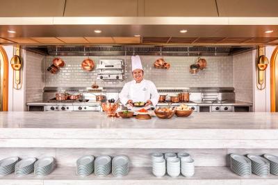 والدورف آستریا بانکوک