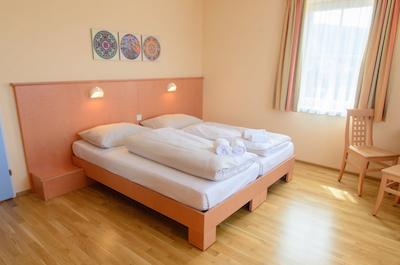 جوفا هتل ناپنبرگ