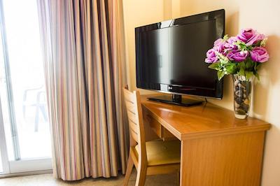 تبسُ آلمونکار