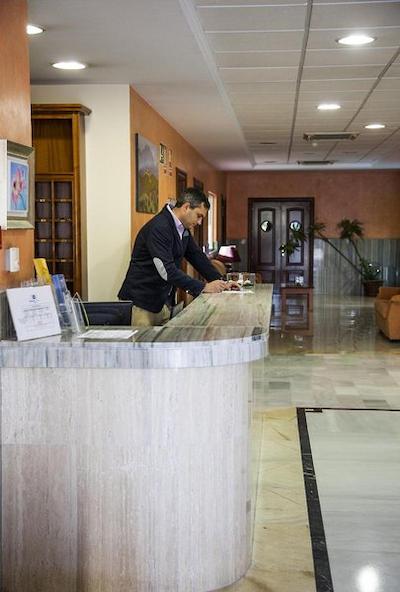 تبسُ آلمونکار