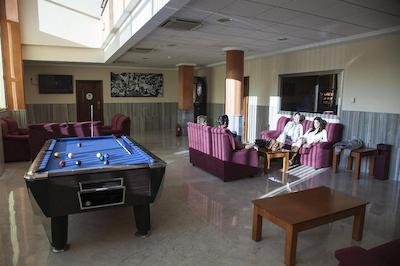 تبسُ آلمونکار