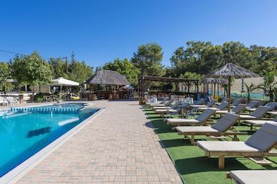 اینیا هتل اند سویتز