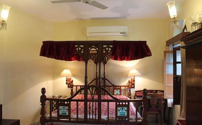 هتل مادهوبان