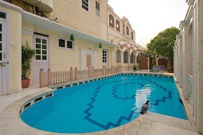 هتل مادهوبان