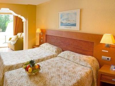 ماجیک ویلا بنیدرم