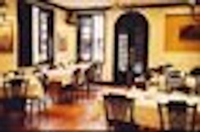 دانه دوی بلو واتر هتل