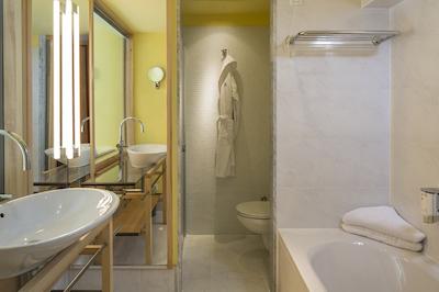 فالکنستینر هتل ادریانا