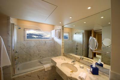 ریال پلازا منتروکس اند اسپا