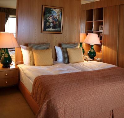 ریال پلازا منتروکس اند اسپا